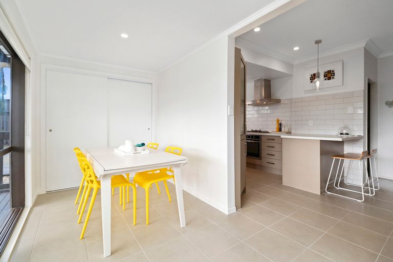 Photo of property in 71 Rosier Road, Glen Eden, Auckland, 0602