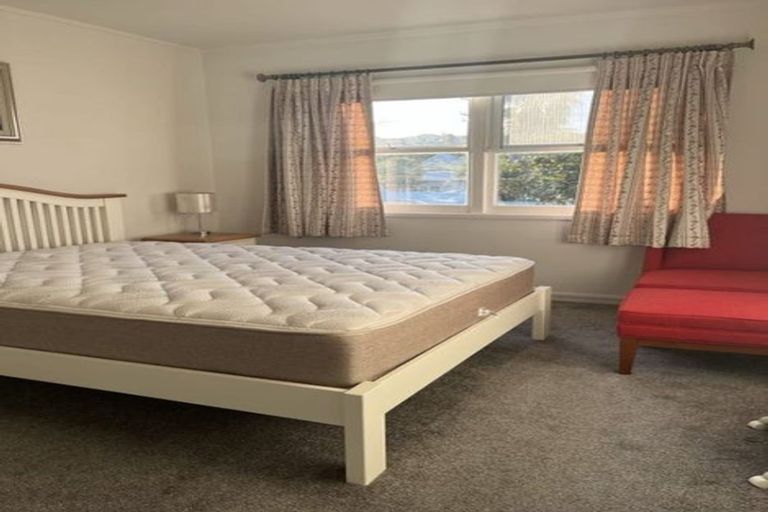 Photo of property in 1/110 Saddleback Rise, Murrays Bay, Auckland, 0630