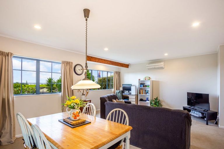 Photo of property in 8/485 Don Buck Road, Massey, Auckland, 0614