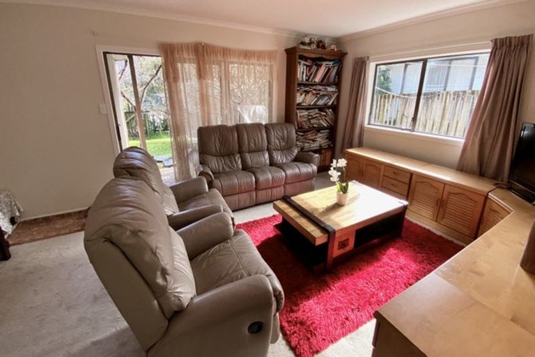 Photo of property in 15 Kingsclere Place, Goodwood Heights, Auckland, 2105