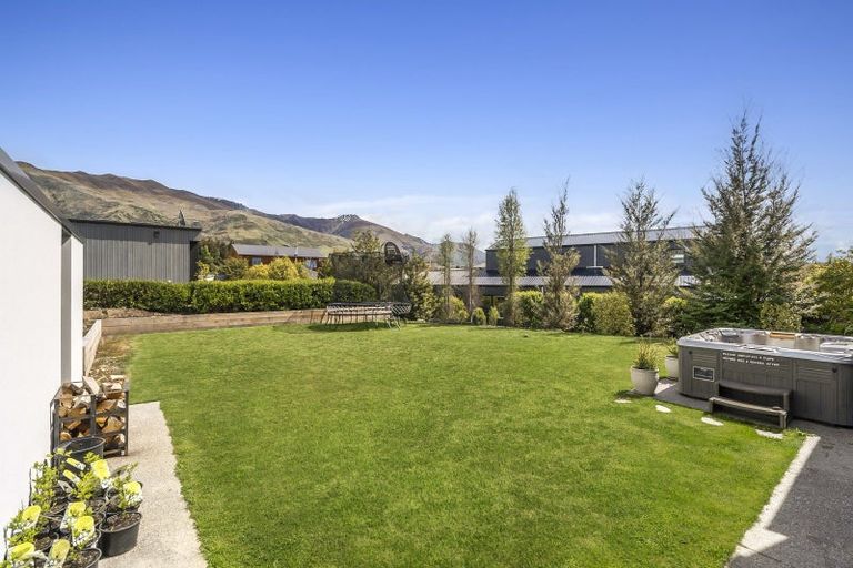 Photo of property in 26 Stackbrae Avenue, Wanaka, 9305