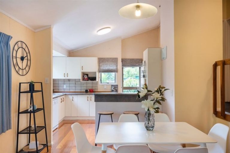 Photo of property in 5 Houston Place, Bayview, Auckland, 0629