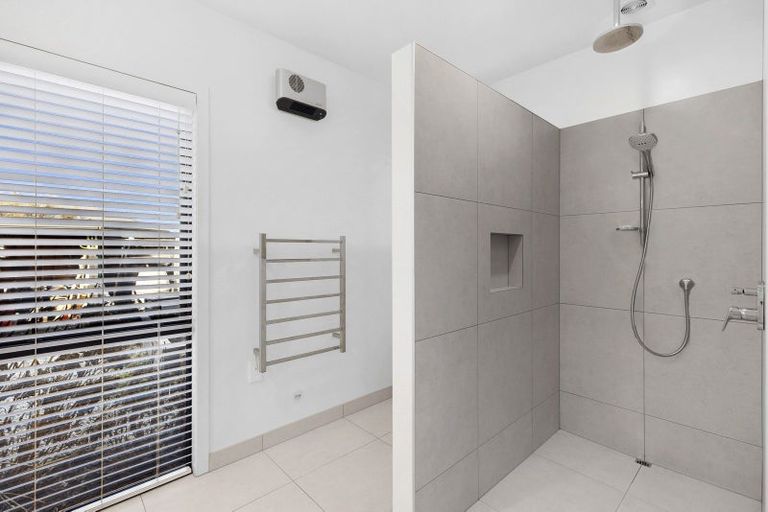 Photo of property in 15 Kingfisher Crescent, Albert Town, Wanaka, 9305