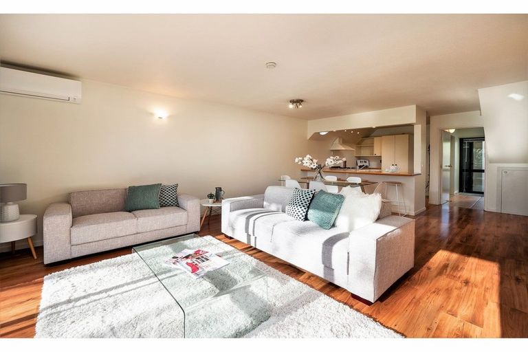 Photo of property in 2/17 Devon Street, Sydenham, Christchurch, 8023