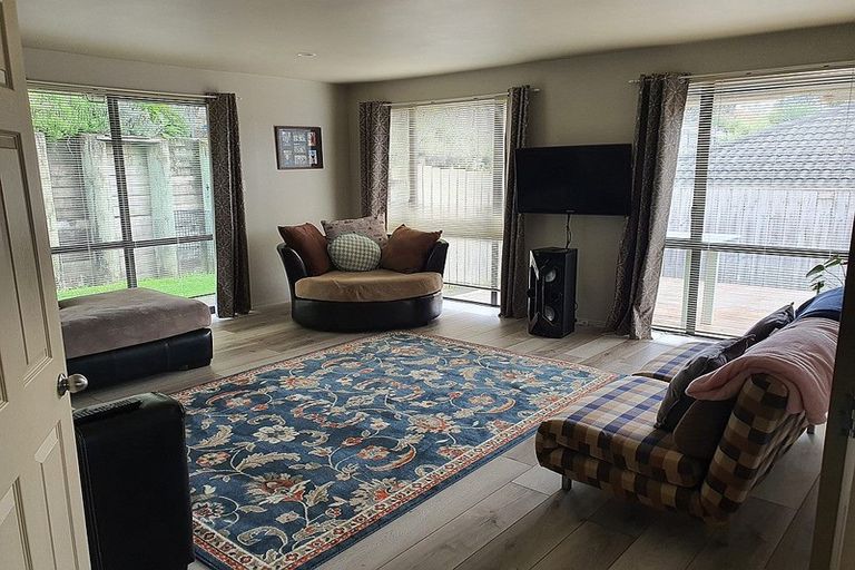 Photo of property in 11 Thomas Hamer Place, Greenhithe, Auckland, 0632