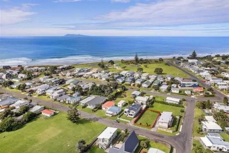 Photo of property in 30 Marine Avenue, Waihi Beach, 3611
