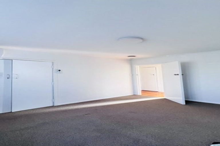 Photo of property in 50 Buscomb Avenue, Henderson, Auckland, 0610