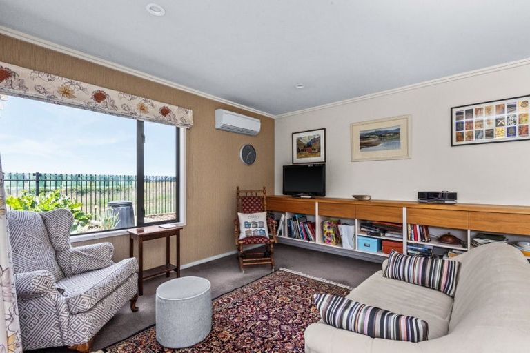 Photo of property in 15 Mcnaughton Place, Onekawa, Napier, 4110