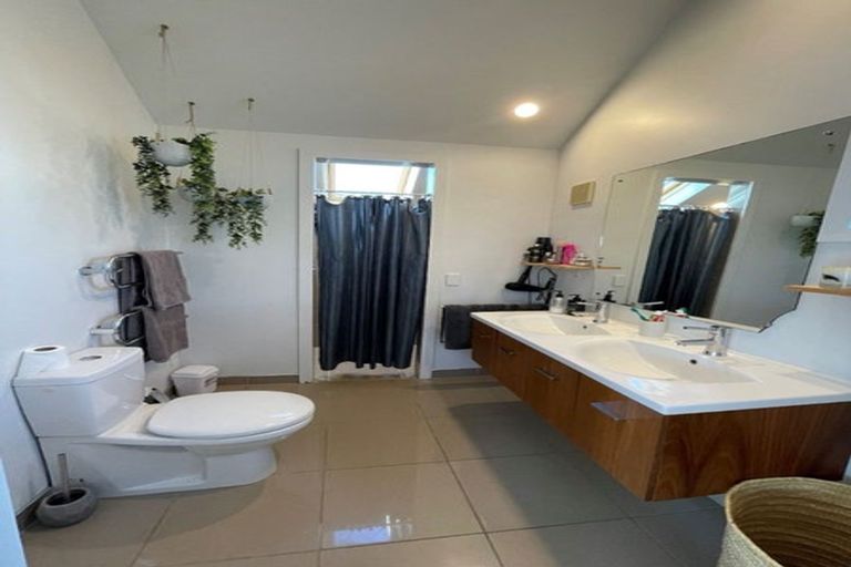 Photo of property in 15 Russell Drive, Oakura, 4314