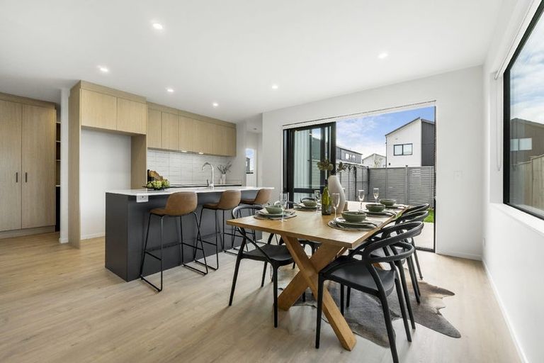 Photo of property in 2 Park Green Avenue, Rosehill, Papakura, 2113