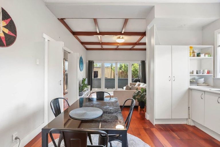 Photo of property in 4050 Great North Road, Glen Eden, Auckland, 0602