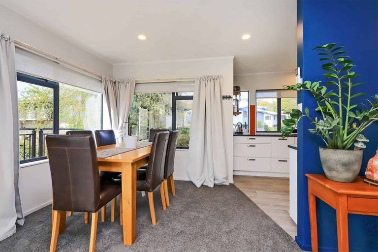 Photo of property in 8a Busby Place, Havelock North, 4130