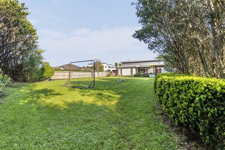 Photo of property in 23 Heta Road, Highlands Park, New Plymouth, 4312