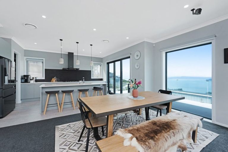 Photo of property in 5 Cessna Way, Newlands, Wellington, 6037