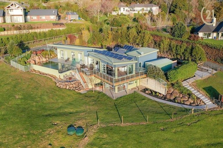 Photo of property in 43 Harry Dreadon Road, Opaheke, Papakura, 2584