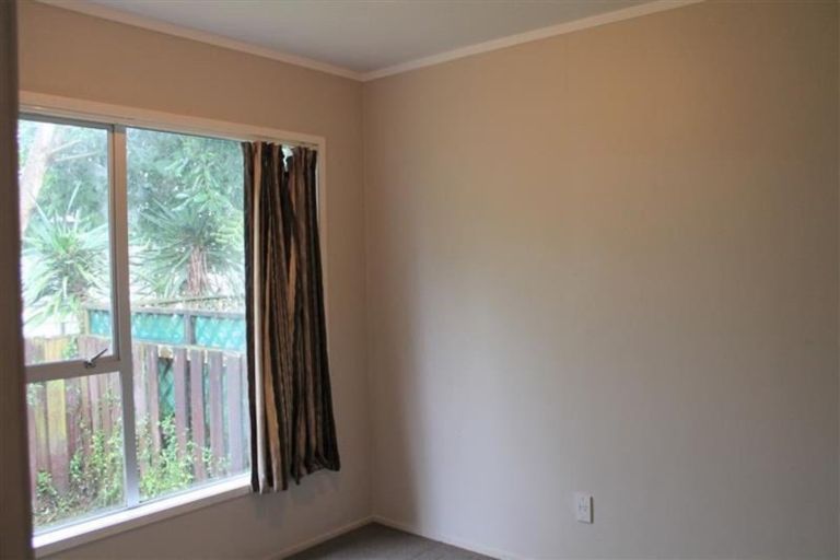 Photo of property in 2/17 Sharivari Place, Conifer Grove, Takanini, 2112