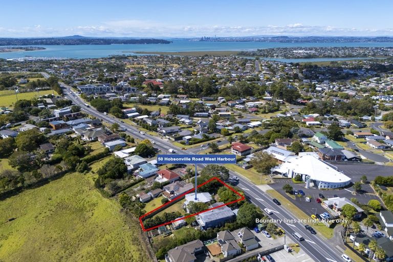 Photo of property in 50 Hobsonville Road, West Harbour, Auckland, 0618