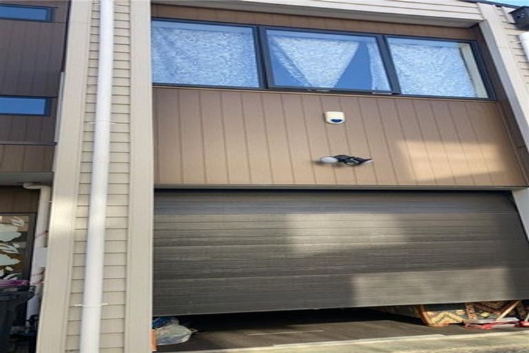 Photo of property in 42 Bloom Crescent, Sunnyvale, Auckland, 0612