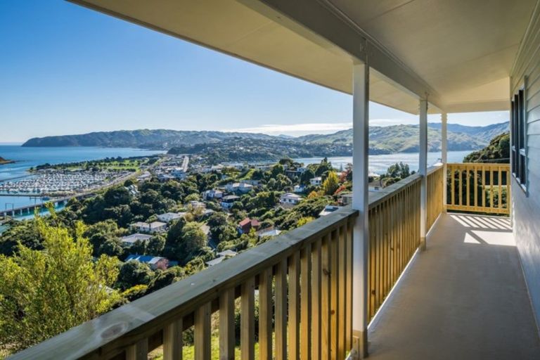 Photo of property in 20a Kahu Road, Paremata, Porirua, 5024