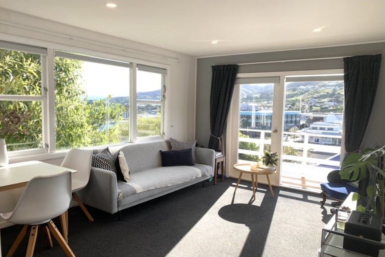 Photo of property in 6b Rewa Terrace, Tawa, Wellington, 5028