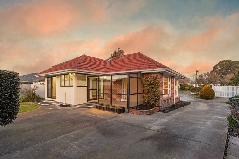 Photo of property in 10 Mappleton Avenue, Burnside, Christchurch, 8053