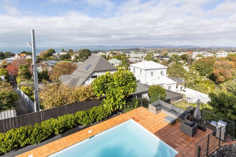 Photo of property in 15 Sealy Road, Bluff Hill, Napier, 4110