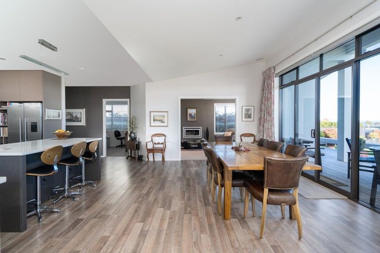 Photo of property in 27 Pukenamu Road, Rainbow Point, Taupo, 3330