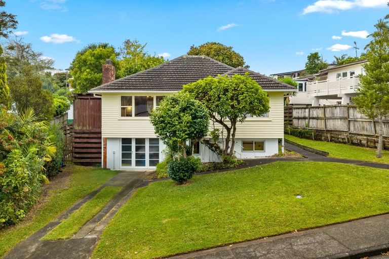 Photo of property in 15 Rosecamp Road, Beach Haven, Auckland, 0626