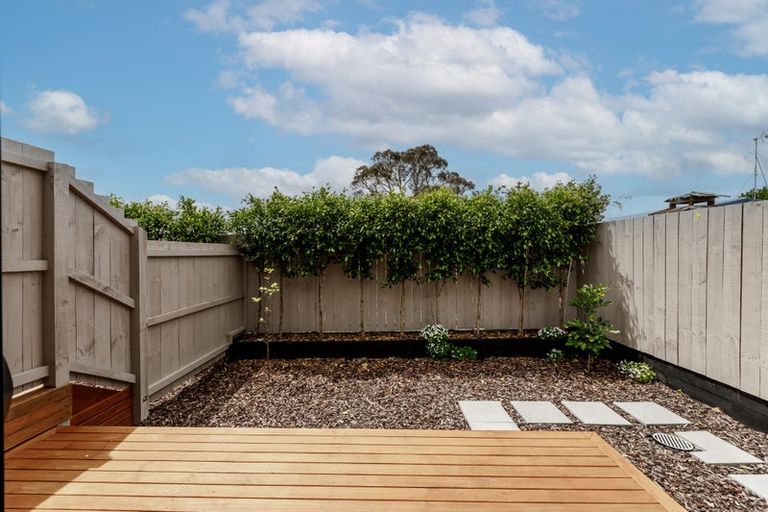 Photo of property in 8/7 Brookfield Road, Te Atatu Peninsula, Auckland, 0610