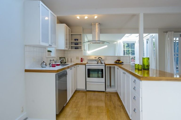 Photo of property in 7 Cottleville Terrace, Thorndon, Wellington, 6011