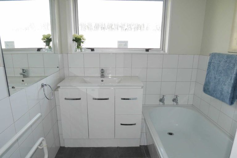 Photo of property in 2/296a Wairakei Road, Bryndwr, Christchurch, 8053