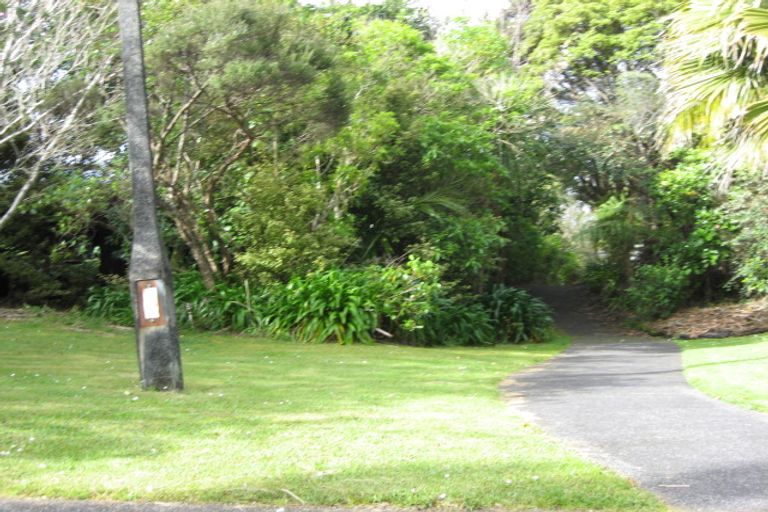 Photo of property in 22 Atarua Gardens, Waiatarua, Auckland, 0604