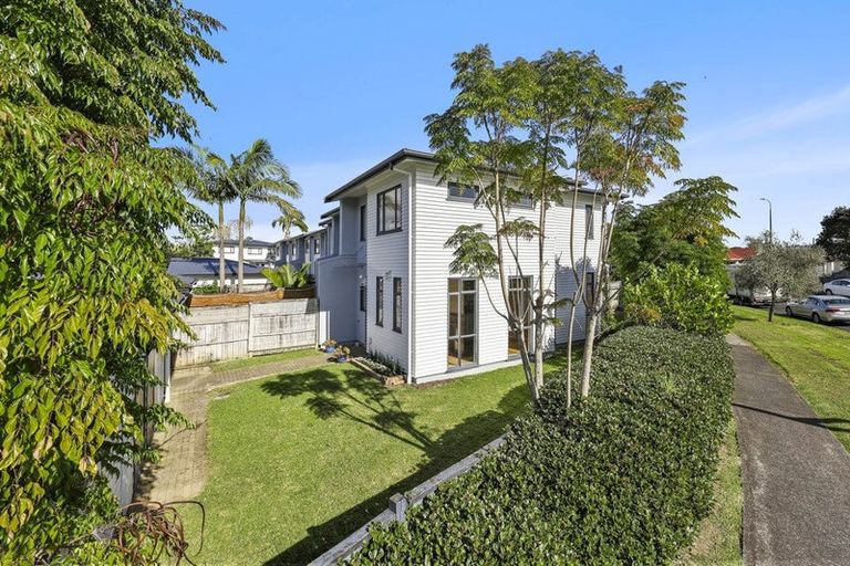 Photo of property in 105/2 Armoy Drive, East Tamaki, Auckland, 2016