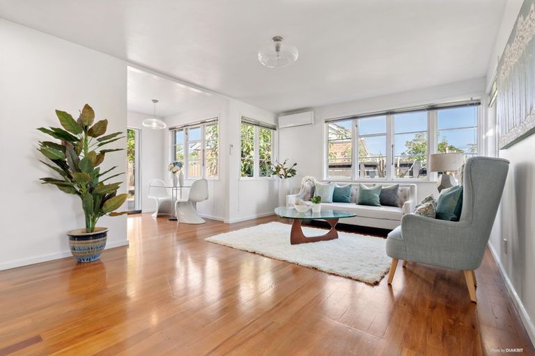 Photo of property in 20 Alamein Road, Panmure, Auckland, 1072