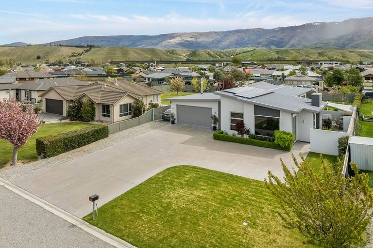 Photo of property in 15 De Bettencor Place, Mount Pisa, Cromwell, 9383