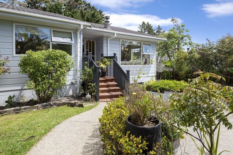 Photo of property in 12 Cheriton Road, Mellons Bay, Auckland, 2014