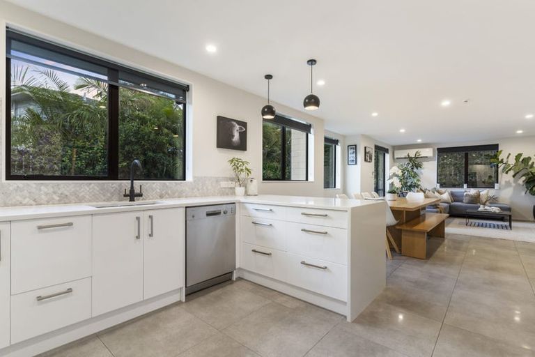 Photo of property in 71a Neil Avenue, Te Atatu Peninsula, Auckland, 0610