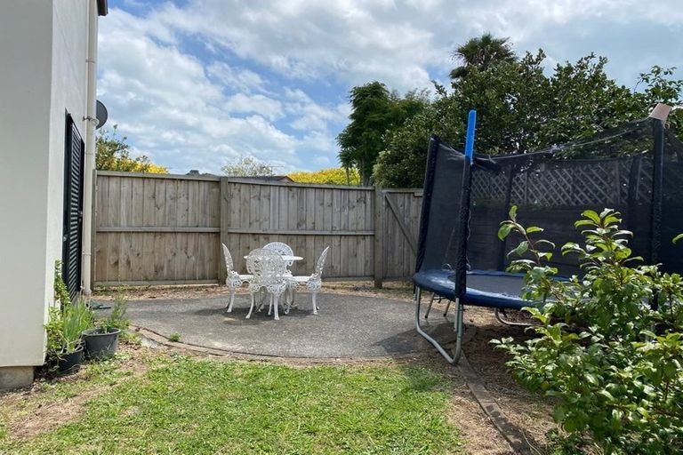Photo of property in 8a Fiesta Drive, Half Moon Bay, Auckland, 2012