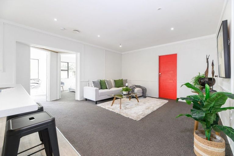 Photo of property in 7 Valdese Rise, Browns Bay, Auckland, 0630