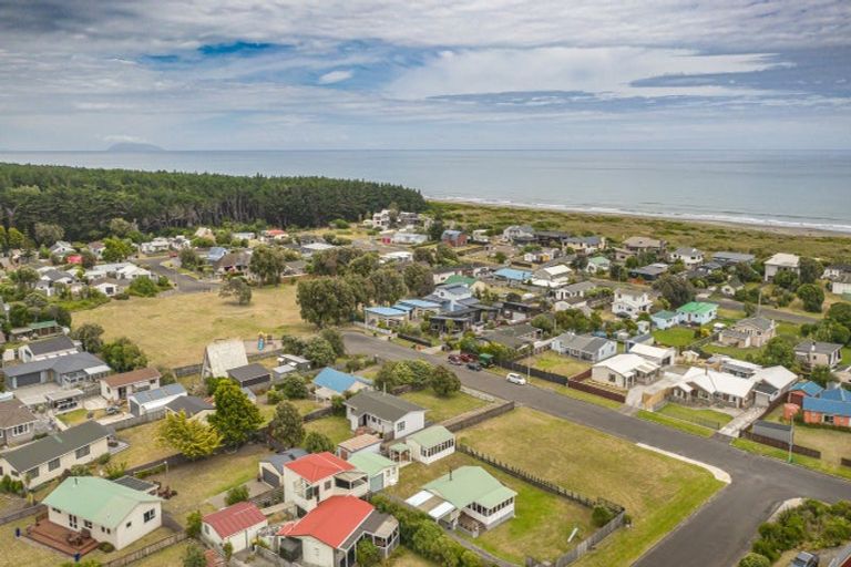 Photo of property in 31 Park Avenue, Waitarere Beach, Levin, 5510