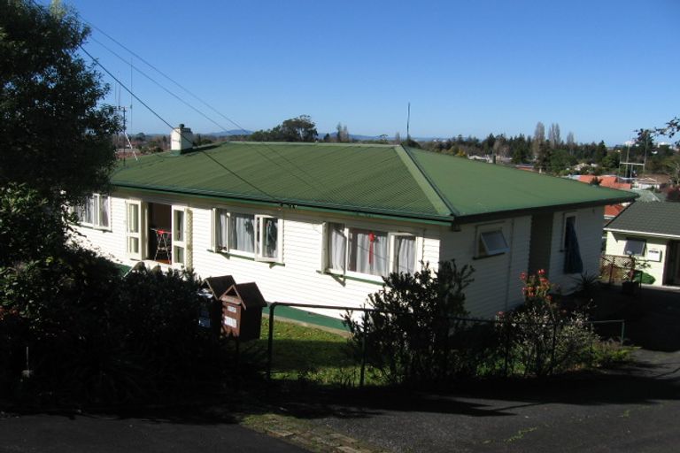 Photo of property in 41 Forest Lake Road, Forest Lake, Hamilton, 3200