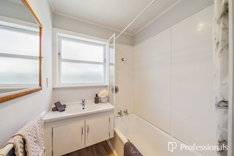 Photo of property in 90 Thomas Street, Stokes Valley, Lower Hutt, 5019