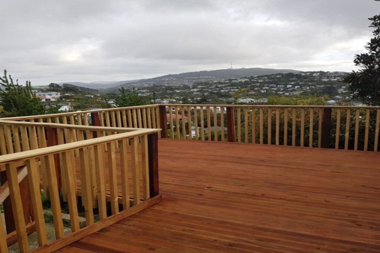 Photo of property in 48 Brooker Grove, Newlands, Wellington, 6037