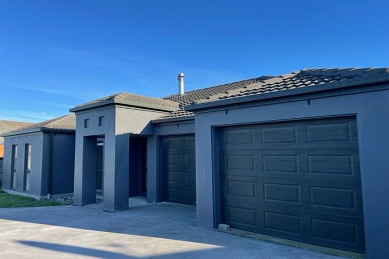Photo of property in 29 Hawkins Place, Rangiora, 7400