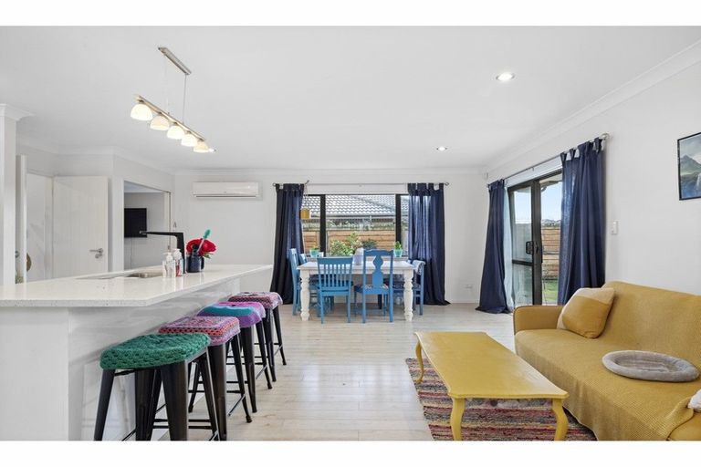 Photo of property in 22 Ripple Grove, Waiuku, 2123