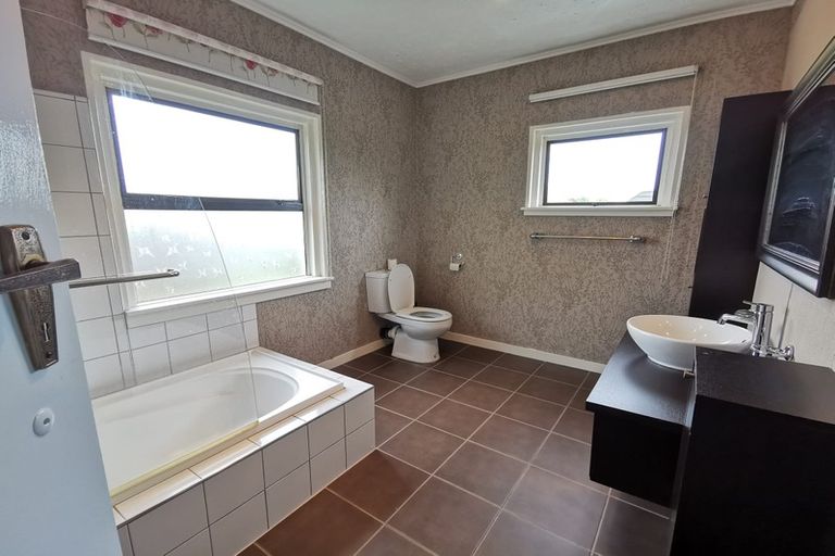 Photo of property in 67 Memorial Avenue, Ilam, Christchurch, 8053