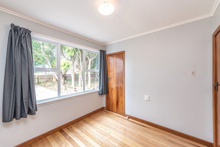 Photo of property in 30 Bear Street, Waverley, 4510