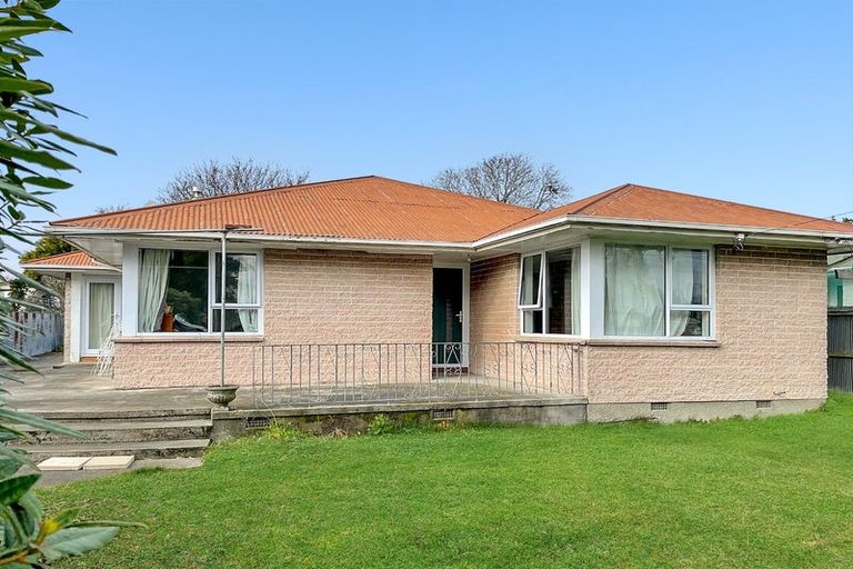 Photo of property in 84 Nortons Road, Avonhead, Christchurch, 8042