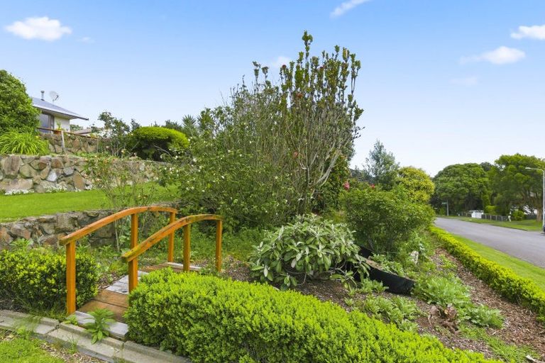Photo of property in 2 Sunset Terrace, Waikanae Beach, Waikanae, 5036