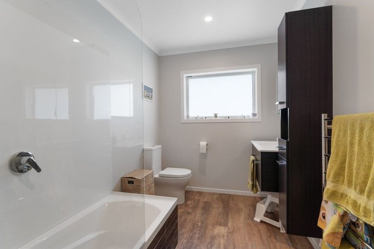 Photo of property in 5 Kingi Te Ahoaho Place, Otaki, 5512